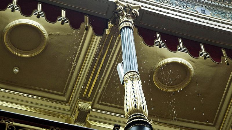 El Congreso retrasa la sesión de control  por graves filtraciones de agua en el hemiciclo    