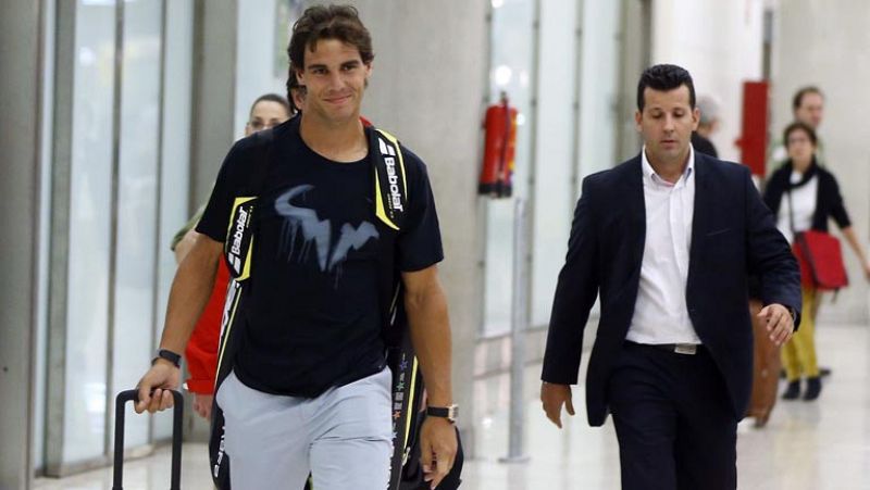 Un "cansado" Nadal llega para disputar la Davis