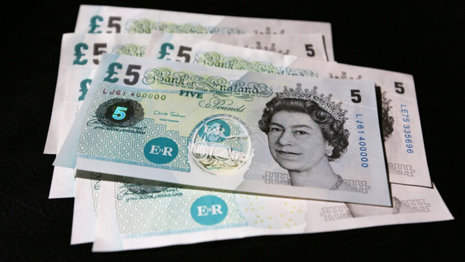 Telediario 1: El Banco de Inglaterra estudia emitir billetes de plástico a partir de 2016 | RTVE Play