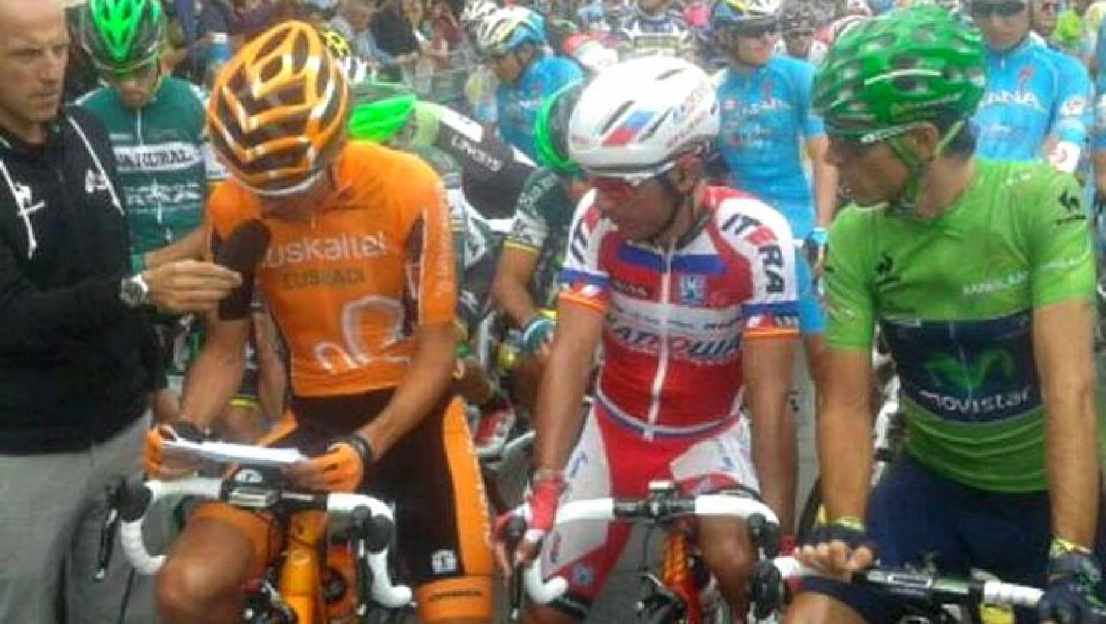 Telediario 1: El pelotón de la Vuelta exige el 'metro y medio' para los ciclistas | RTVE Play