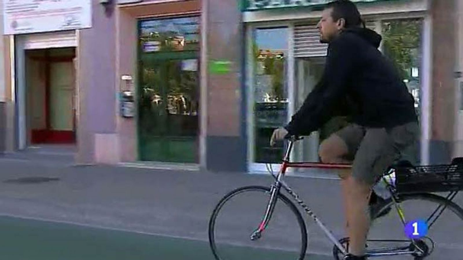 Telediario 1: Sevilla y Zaragoza, los mejores carriles bici de España | RTVE Play