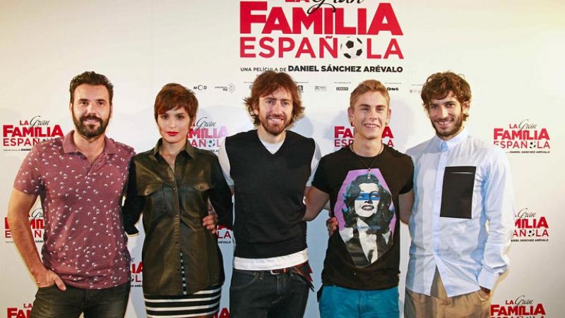 Una boda, fútbol, comedia y secretos en "La gran familia española"