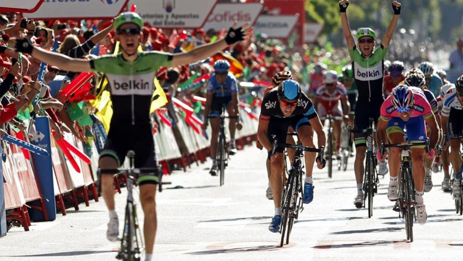 No levantaba cabeza desde el segundo fin de semana del Tour de Francia pero Bauke Mollema (Belkin) ha podido resarcirse gracias a la victoria en la 17ª etapa de la Vuelta Ciclista a España 2013. El viento y los abanicos hicieron la selección y en el pelotón no estaban todos los más rápidos. Sin embargo, las quinielas daban como posibles vencedores a galgos como Boasson Hagen, Richeze, Farrar o incluso Cancellara. Nadie contaba con el ataque del holandés de Belkin al paso de la pancarta del último kilómetro.