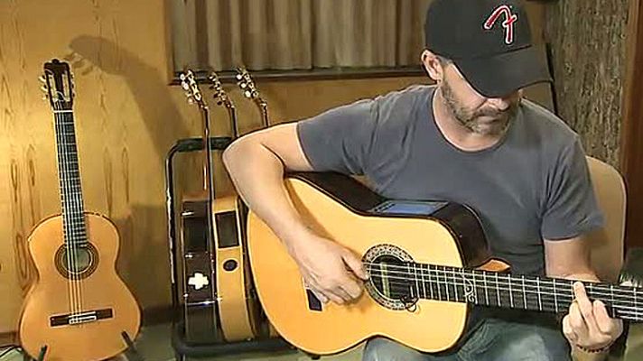 Telediario 1 - Nace en España la guitarra inteligente