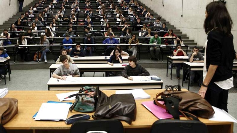 Colegios mayores y universidades firman por primera vez un documento contra las novatadas