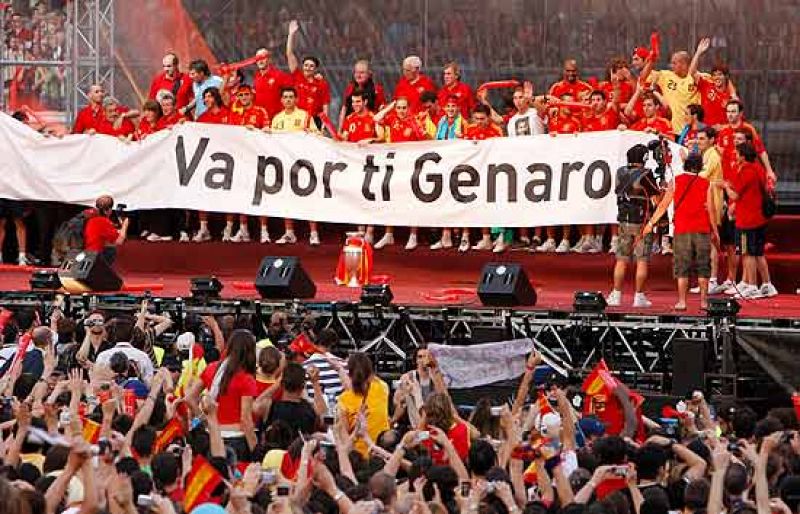 Si te perdiste la llegada a España de la Copa de Europa de selecciones nacionales, aquí puedes verla resumida en minuto y medio.