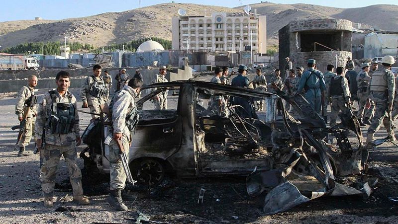 Al menos ocho muertos en un atentado talibán al consulado de EE.UU. en Afganistán