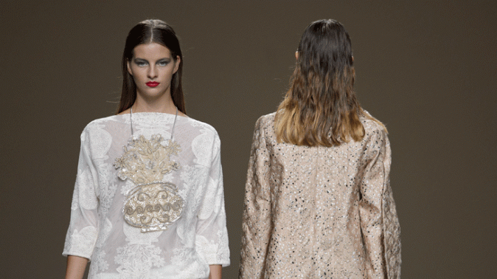  - Ailanto mezcla diseños orgánicos con motivos geométricos