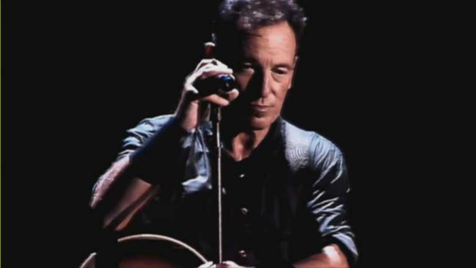 Telediario 1: Bruce Springsteen canta en español | RTVE Play