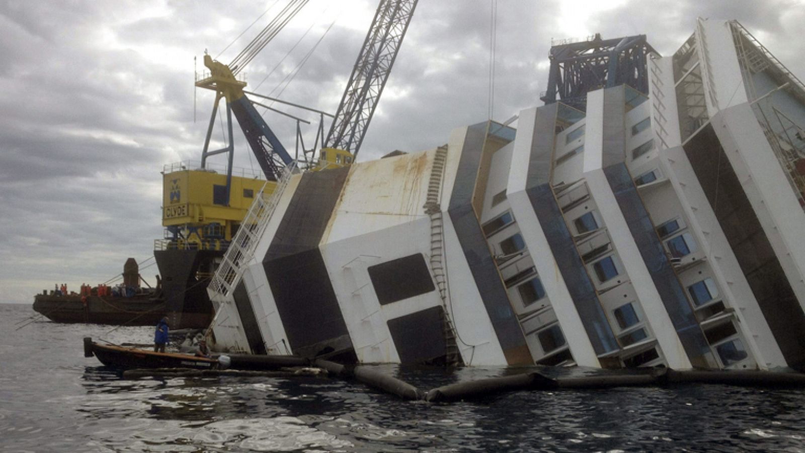 El Costa Concordia volverá a salir a flote en una operación sin precedentes