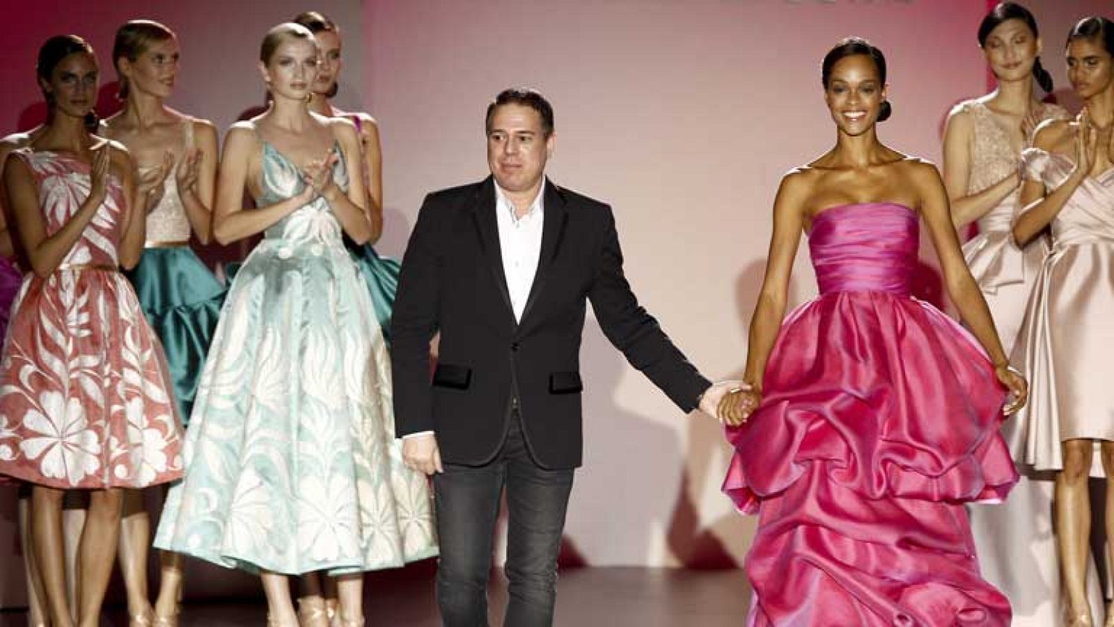 La prensa internacional garantiza el eco del diseño español en el mundo