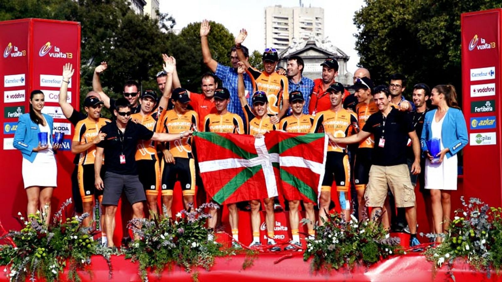 Euskaltel dice adiós desde lo alto del podio de la Vuelta