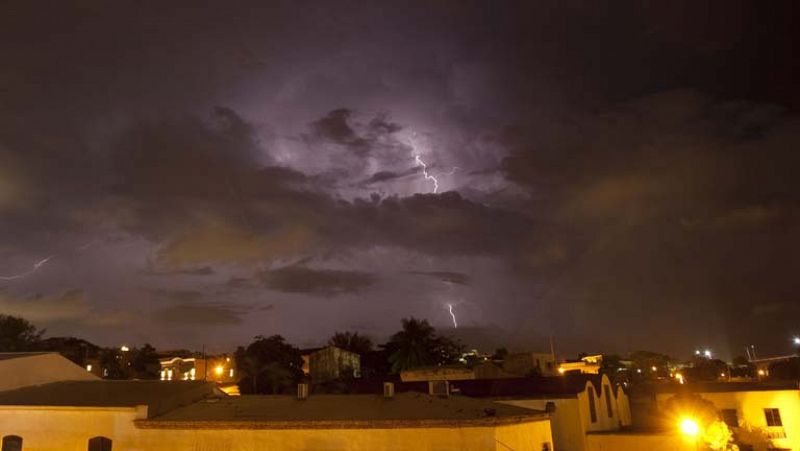 Tormentas localmente fuertes en el sudeste peninsular