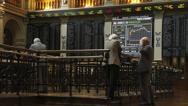 El IBEX 35 se queda a las puertas de los 9.000 tras subir un 0,65%