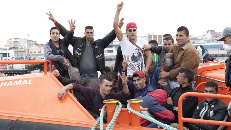 Continúa la búsqueda de 12 inmigrantes desaparecidos que viajaban en una patera cerca de Ceuta 