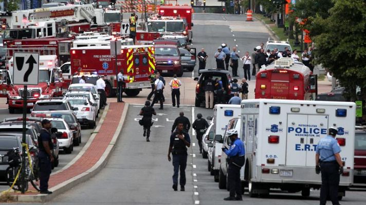 Al menos 13 muertos en un tiroteo en un edificio de la Armada en Washington