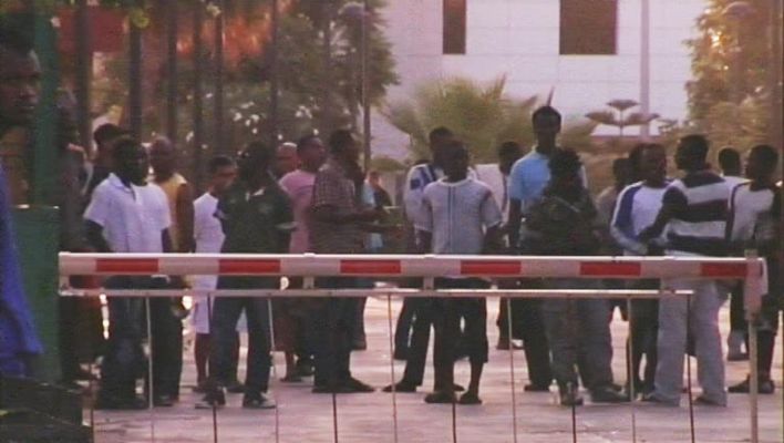  - Un centenar de inmigrantes entra en Melilla tras saltar la valla