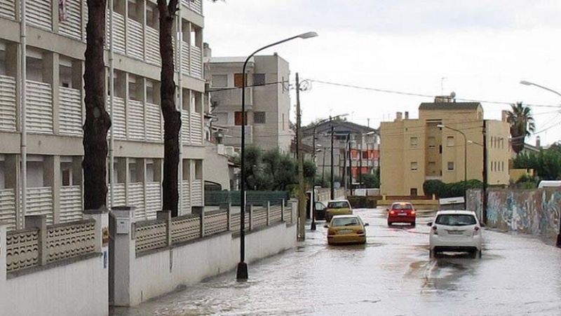 Muy nuboso en el área cantábrica y chubascos en Murcia 