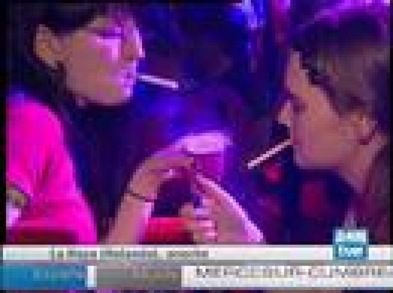 Holanda aplica desde este martes la ley antitabaco que prohíbe fumar tabaco en los establecimientos hosteleros, pero no marihuana. (01/07/08)