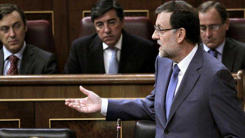 Rajoy pide a Mas que actúe con responsabilidad y a Rubalcaba que se defina sobre Cataluña