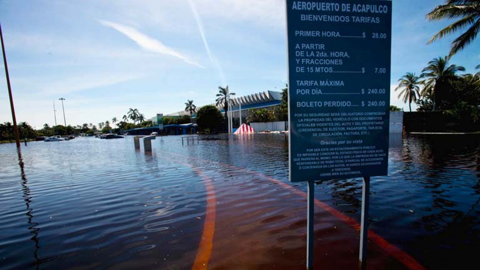 Aviones militares evacuan a miles de turistas por las inundaciones en Acapulco | Ver
