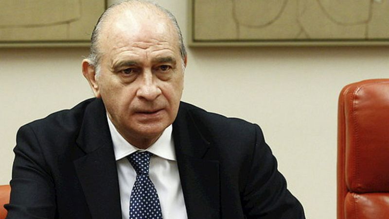 El ministro del Interior defiende la actuación policial tras el ataque de un grupo de ultraderechistas a la sede de la Generalitat catalana en Madrid 