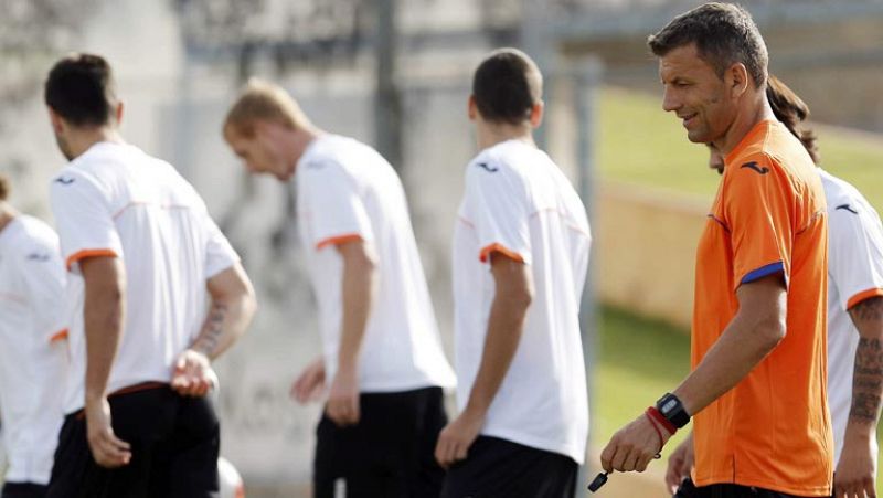 Djukic: "Ganando al Sevilla se verían las cosas con más optimismo"