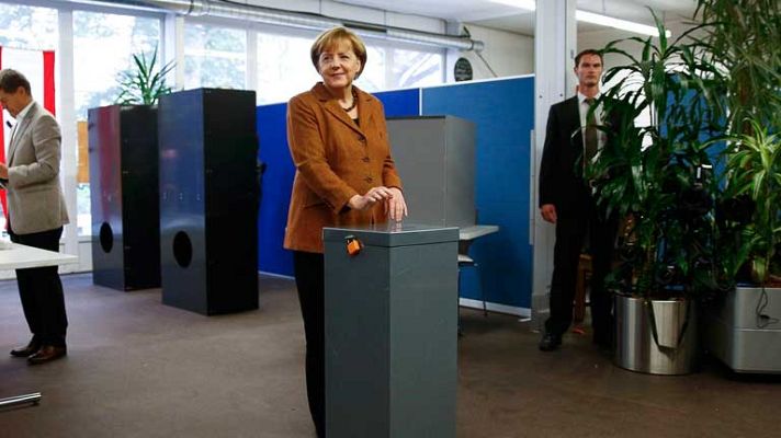 Telediario 1 - Esperando resultado de Alemania