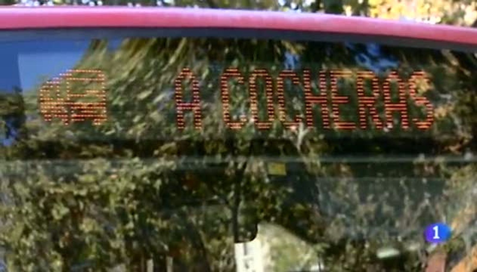 - Después del fracaso de las negociaciones entre comité y dirección, los trabajadores de autobuses urbanos de zaragoza han empezado una huelga con paros parciales. Las negociaciones se rompieron el viernes y este fin de semana el ayuntamiento ha anunciado que se retira de la mediación.- Los 300 trabajadores de Tata Hispano Carrocera, situada en La Cartuja, conocerán mañana su futuro. El grupo inversor interesado en la fima quiere prescindir de 250 puestos.- En Zaragoza hay 1500 prostitutas , cuyo perfil es mujer de 30 años, extranjera y con cargas familiares. Esta mañana, la mesa de la prostitución ha presentado un estudio en el que pone de relieve el gran estigma que aún sufre este colectivo. 