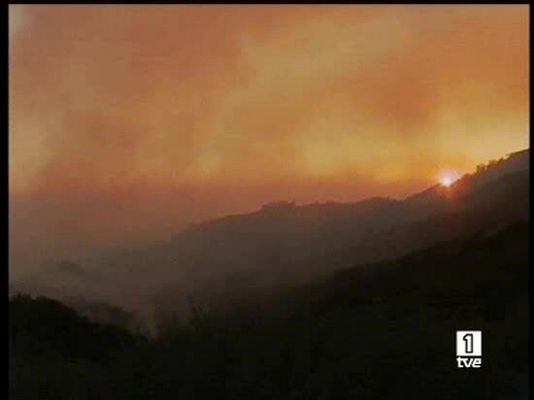  - 1.400 incendios continuan activos