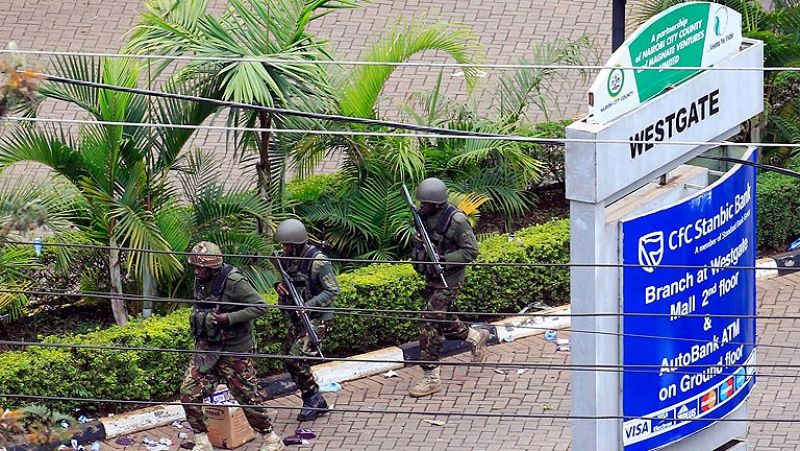 Nuevos enfrentamientos entre el Ejército y "uno o dos hombres" en el centro comercial de Nairobi