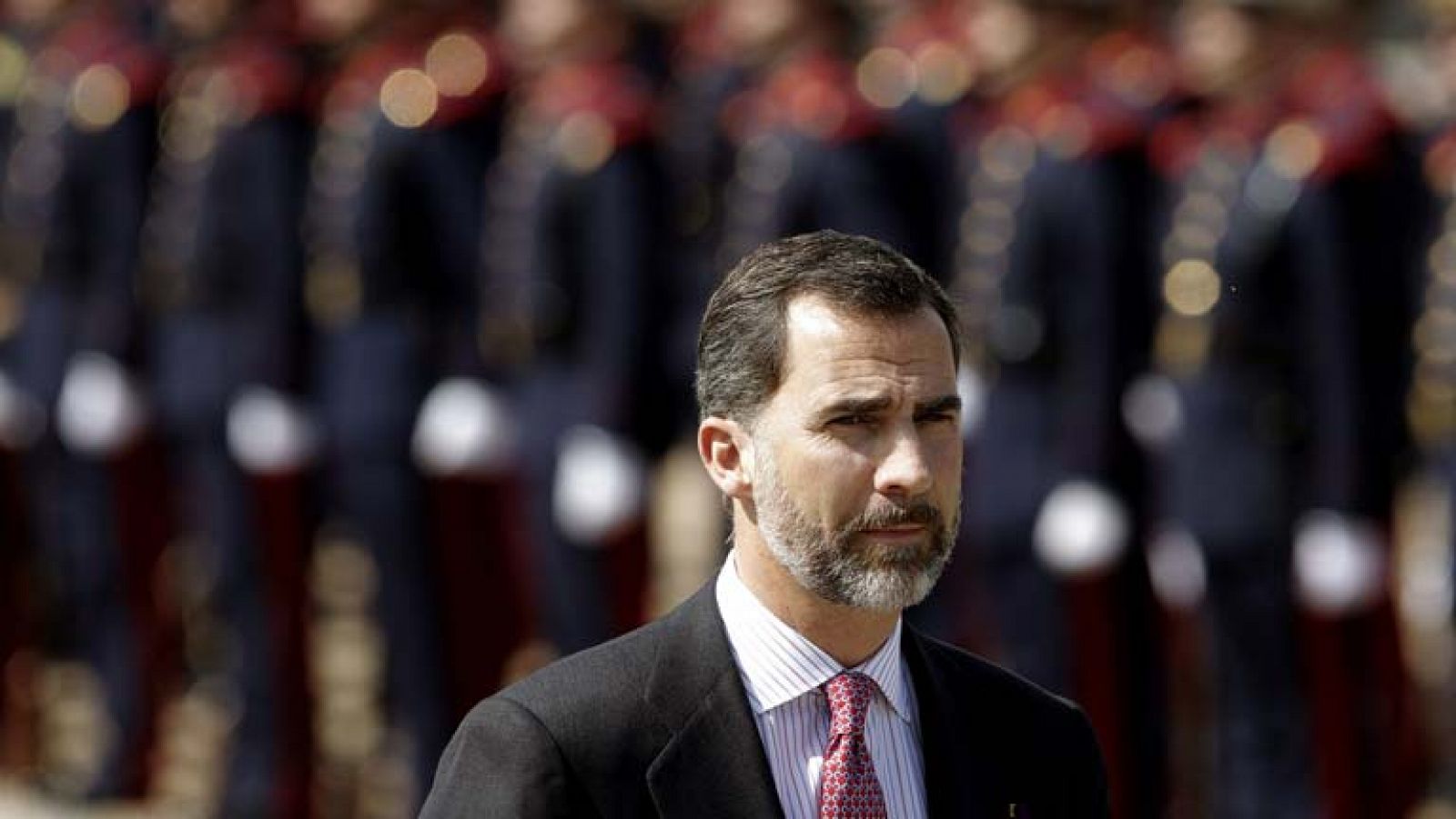 La operación del rey reabre el debate sobre el papel del príncipe