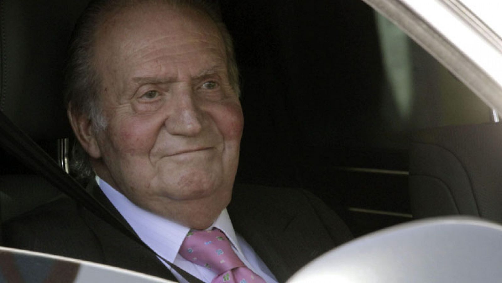 El rey ingresa en el hospital con "buen ánimo" después de recibir en la Zarzuela a 16 embajadores | Ver