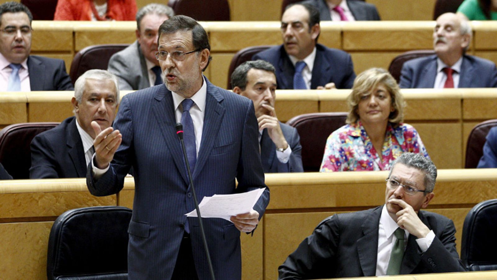 La tarde en 24h: Rajoy: "Vamos a subir la previsión de crecimiento, siendo prudentes, del 0,5 al 0,7%" | RTVE Play