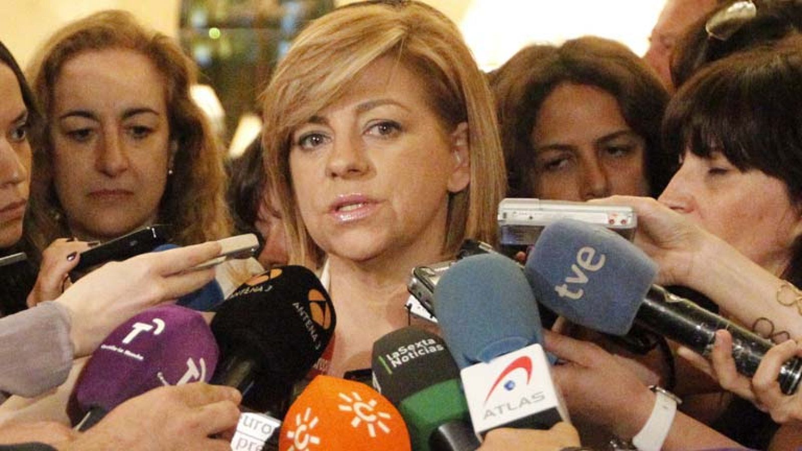 Wert dice que mantiene el gasto en educación y los socialistas le acusan de crear desigualdades