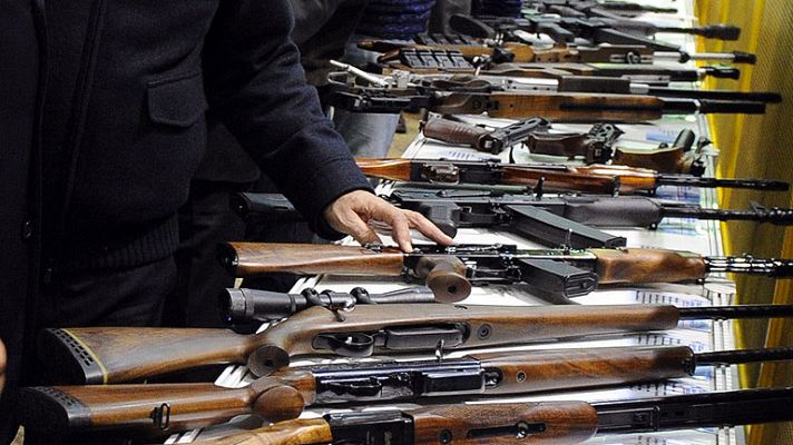 Telediario 1 - La empresa de armas rusa Kalashnikov se vende al sector privado