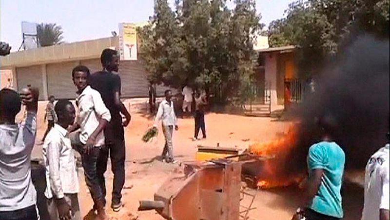 Varios muertos en una ola de protestas en Sudán por el recorte de los subsidios a los carburantes