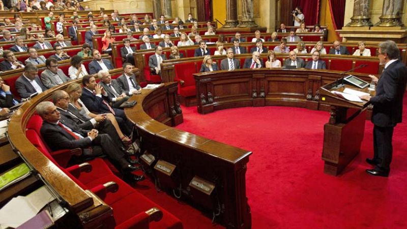 En el Parlamento de Cataluña continúa el debate soberanista 