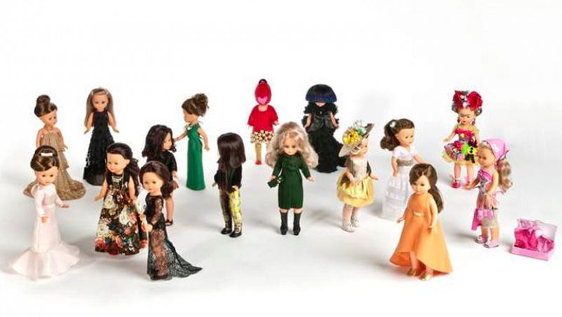 Famosos modistos españoles visten de gala a la muñeca Nancy en su 45 cumpleaños 