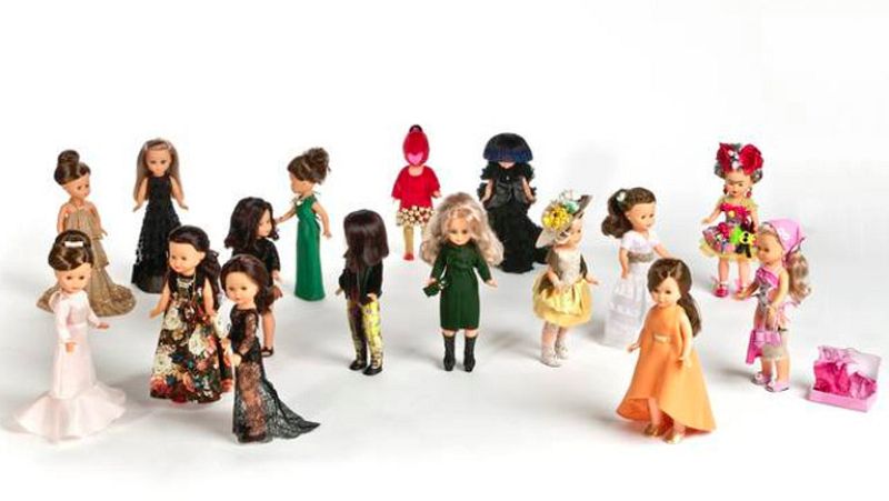 Famosos modistos españoles visten de gala a la muñeca Nancy en su 45 cumpleaños 