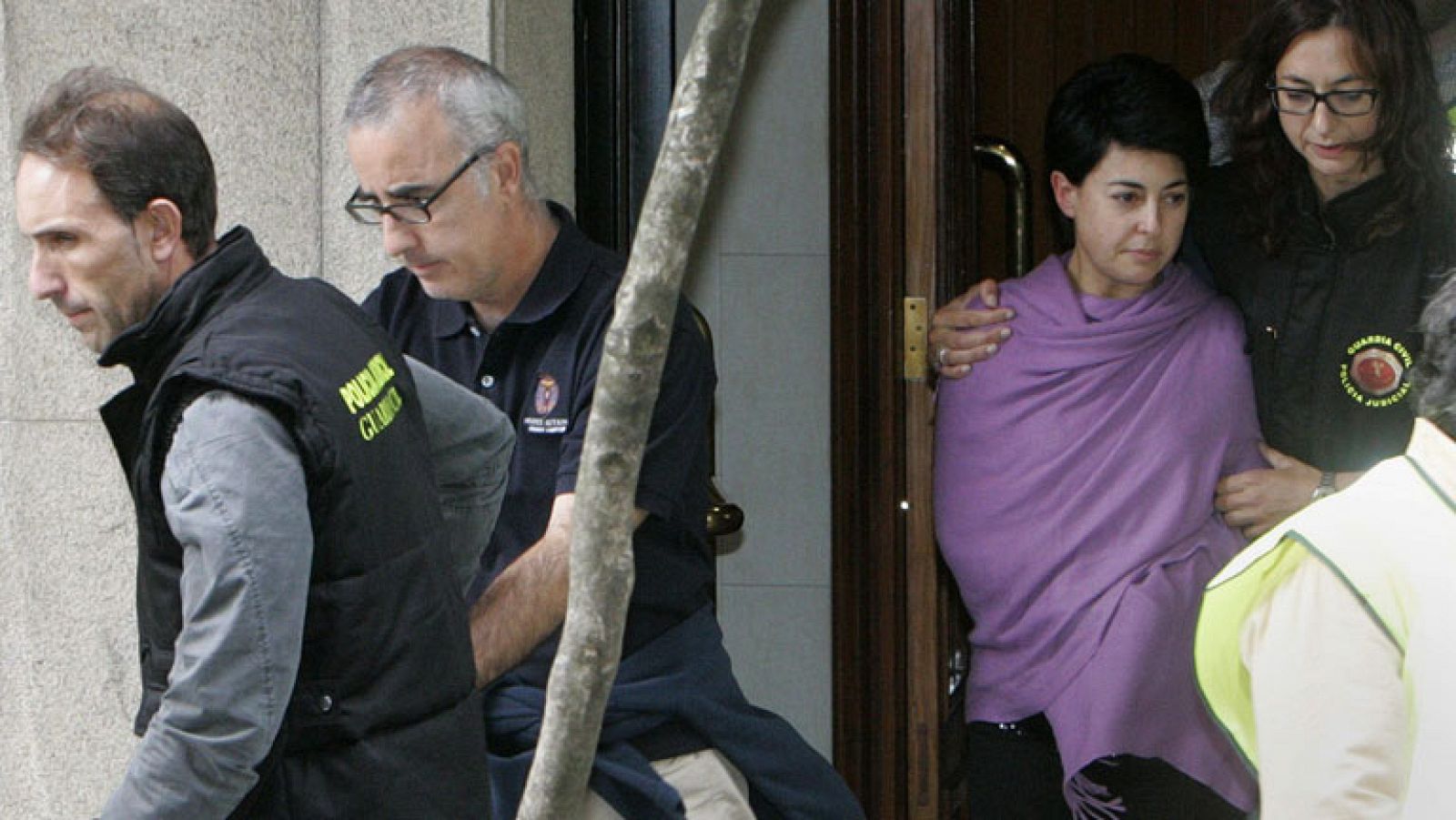 La Guardia Civil no descarta el móvil económico e investiga el entorno de la familia de Asunta | Ver