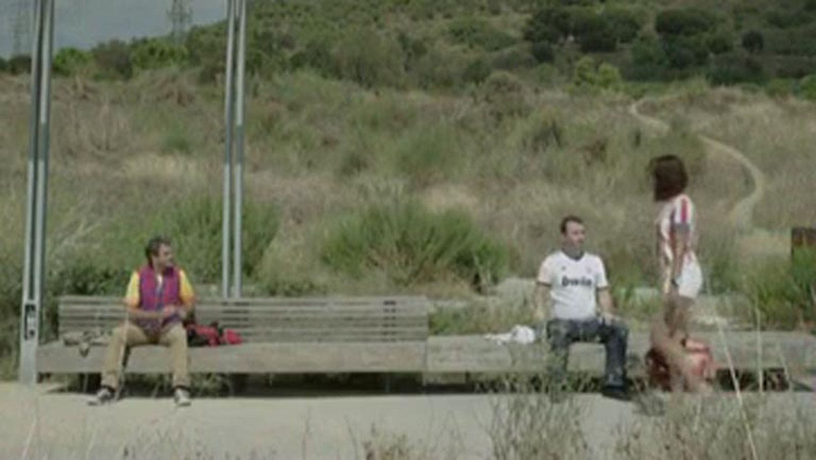 El Atlético se mete entre Barça y Real Madrid hasta en el Salón Erótico de Barcelona | Ver