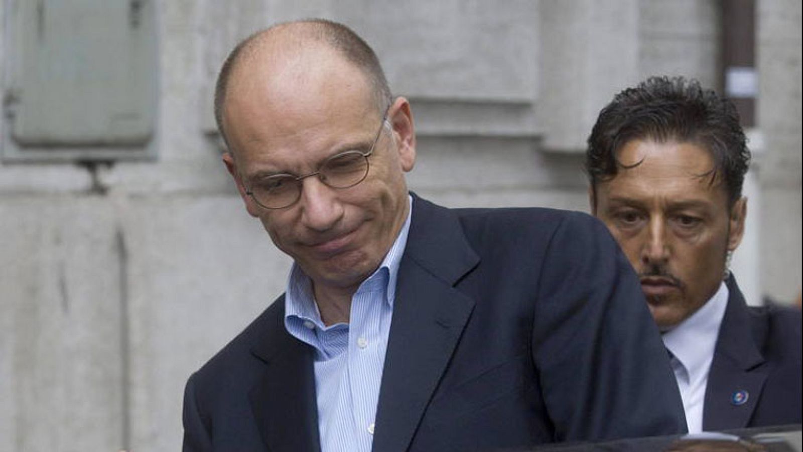 Letta planteará una cuestión de confianza en el Parlamento ante el pulso de Berlusconi