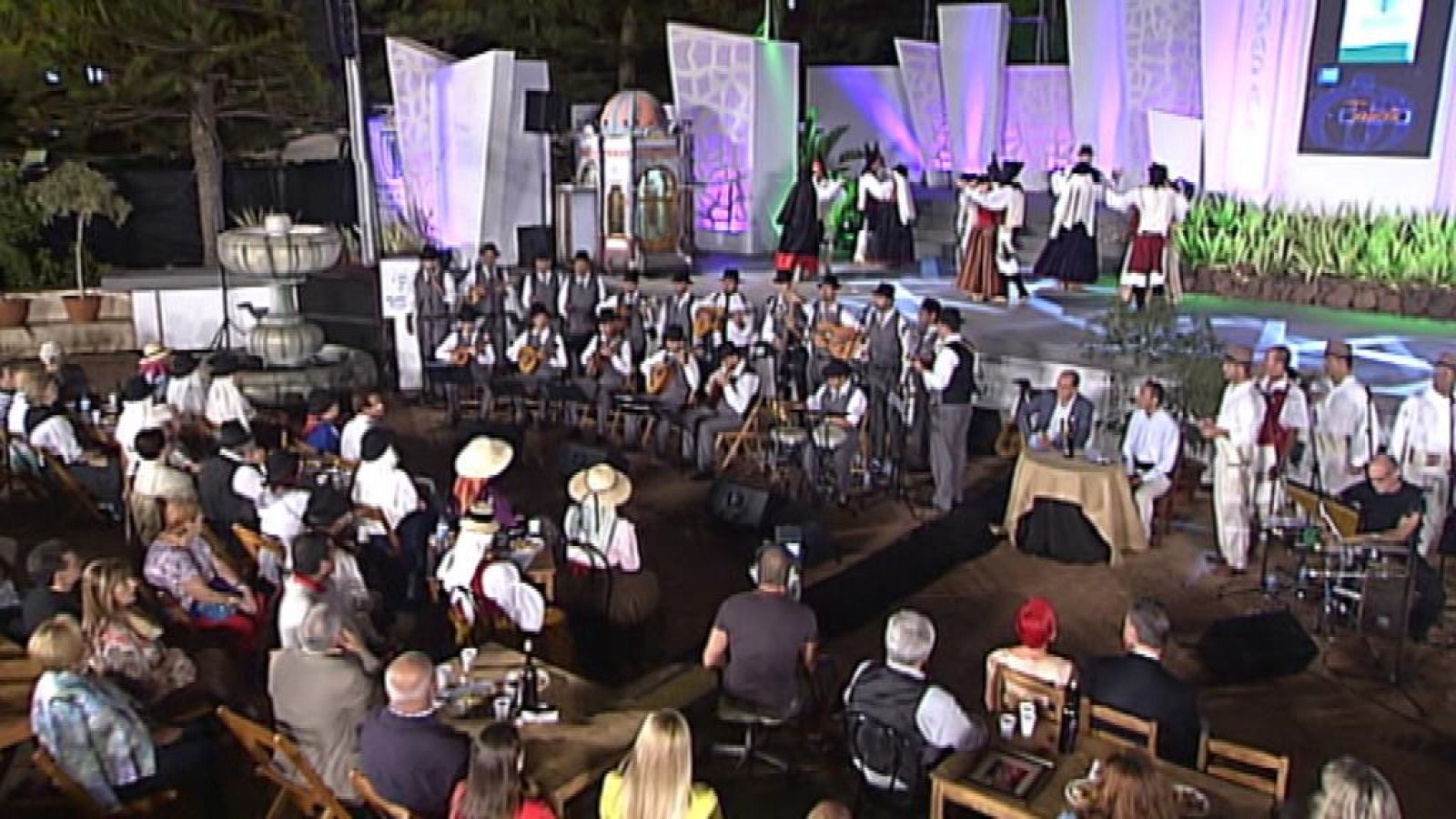 Tenderete - 28/09/13  Con la agrupación folclórica 'Roque Nublo' y la parranda 'Beletén'. - Tenderete | Ver