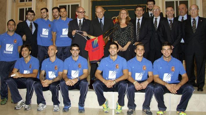 Telediario 1 - Los reyes del hockey sobre patines, en casa