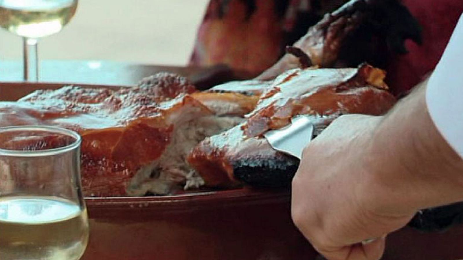 Cómo preparar Cochinillo negro asado al horno de leña 