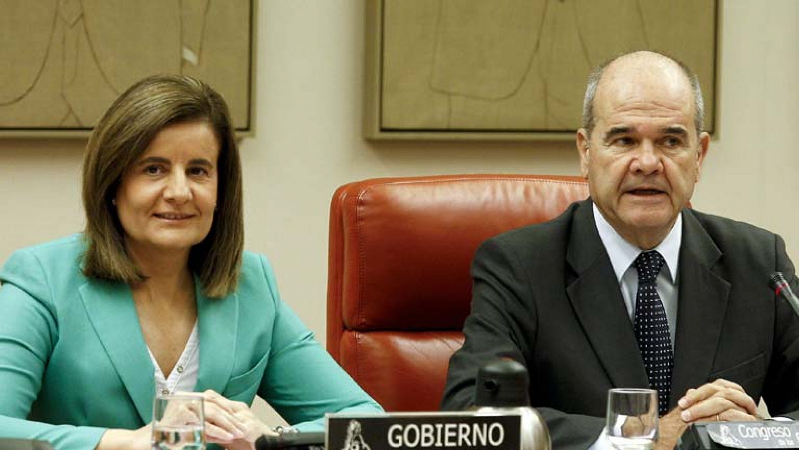 Fátima Bañez ofrece diálogo para llegar a un acuerdo "que permitiría" mejorar la subida de las pensiones, en 2014  
