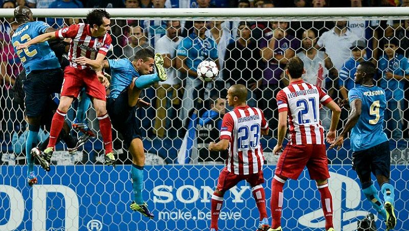 El Atlético remonta y acaba con su maldición en Oporto