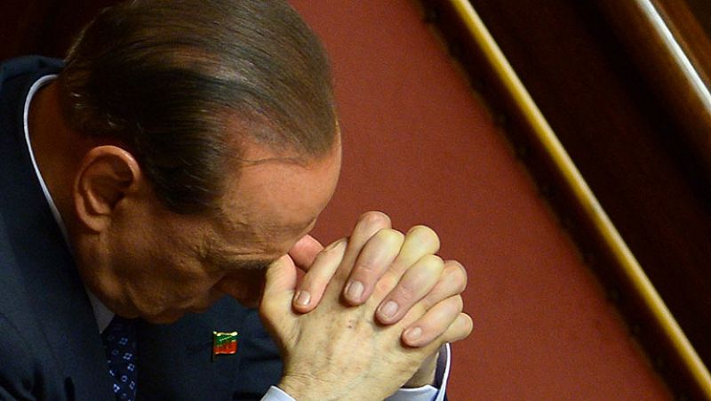 Berlusconi cede y vota a favor de que continúe Enrico Letta