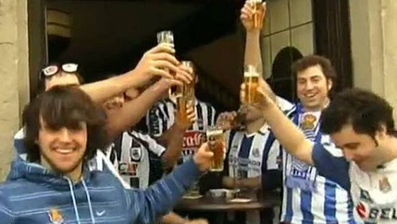 Cientos de aficionados de la Real Sociedad han tomado Colonia, a escasos kilómetros de Leverkusen, donde el equipo donostiarra buscará sus primeros puntos en la Champions League.